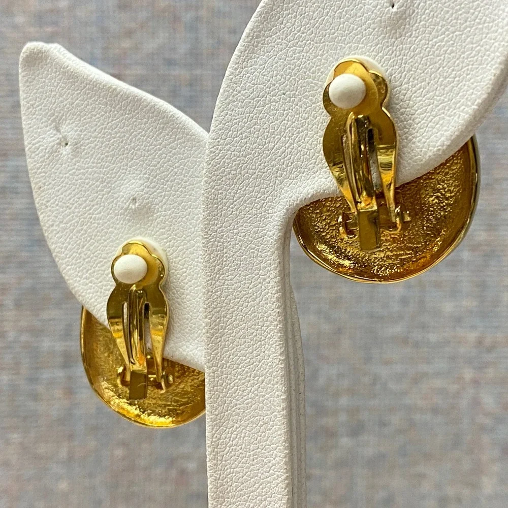 Vintage Carolee Classic Gold Tone Faux Pearl Button Clip On Earrings Designer - Picture 6 of 11